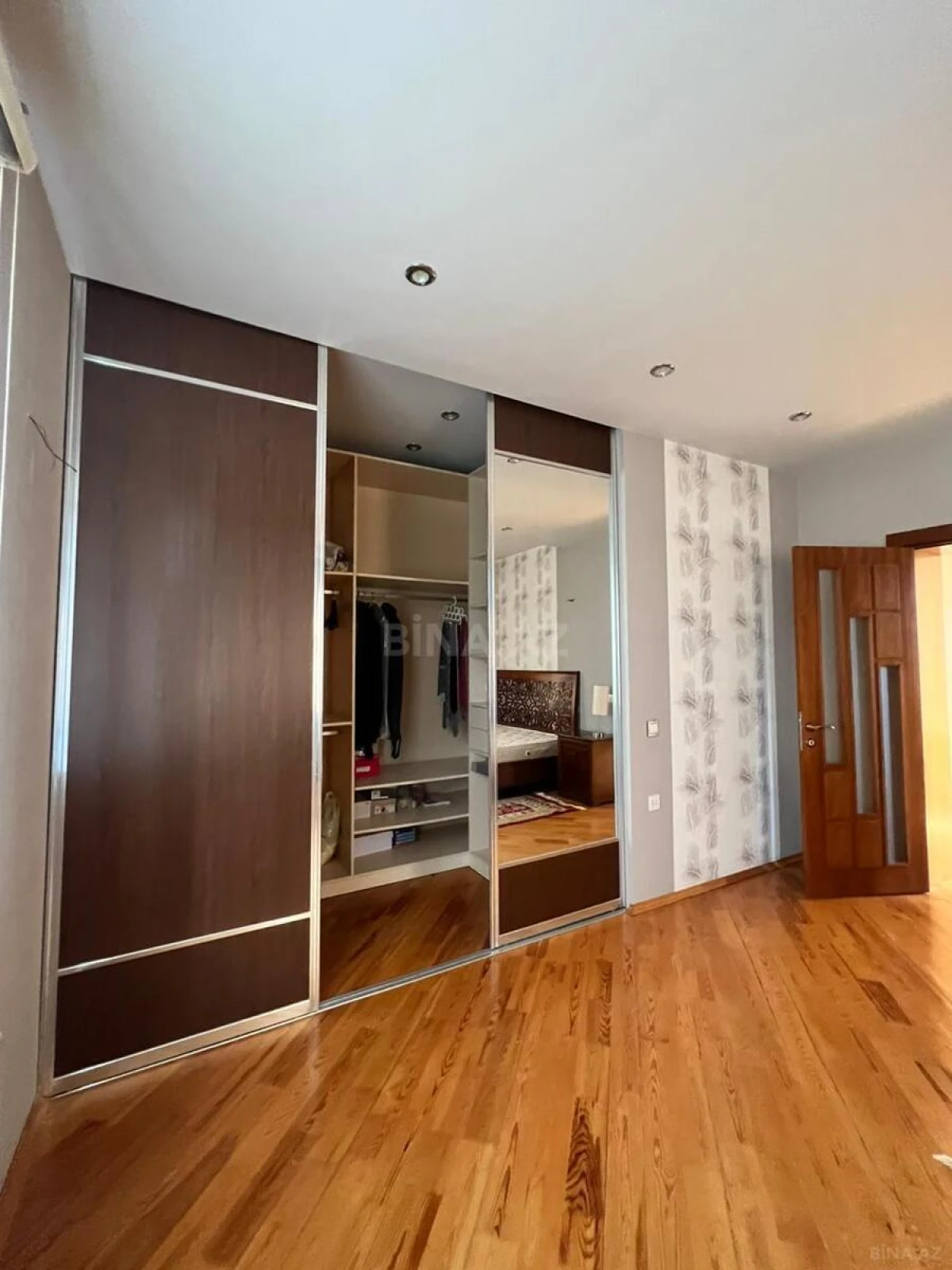 Satılır 6 otaqlı həyət evi 400 m²