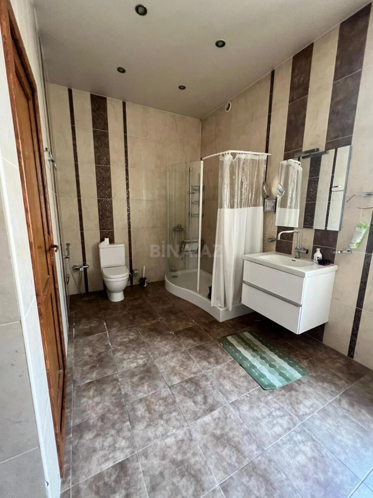Satılır 6 otaqlı həyət evi 400 m²