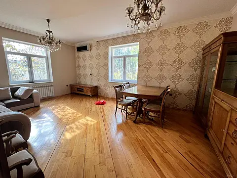 Satılır 6 otaqlı həyət evi 400 m²