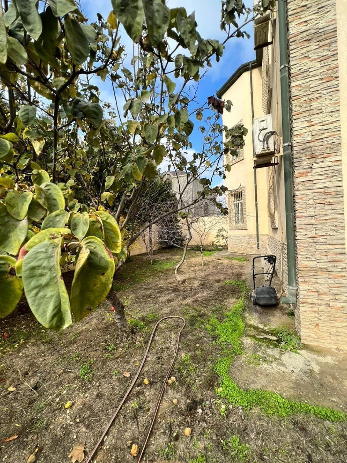 Satılır 6 otaqlı həyət evi 400 m²