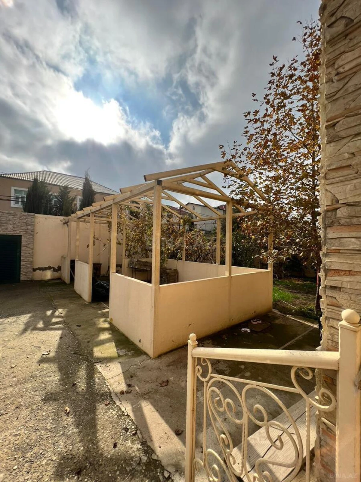 Satılır 6 otaqlı həyət evi 400 m²