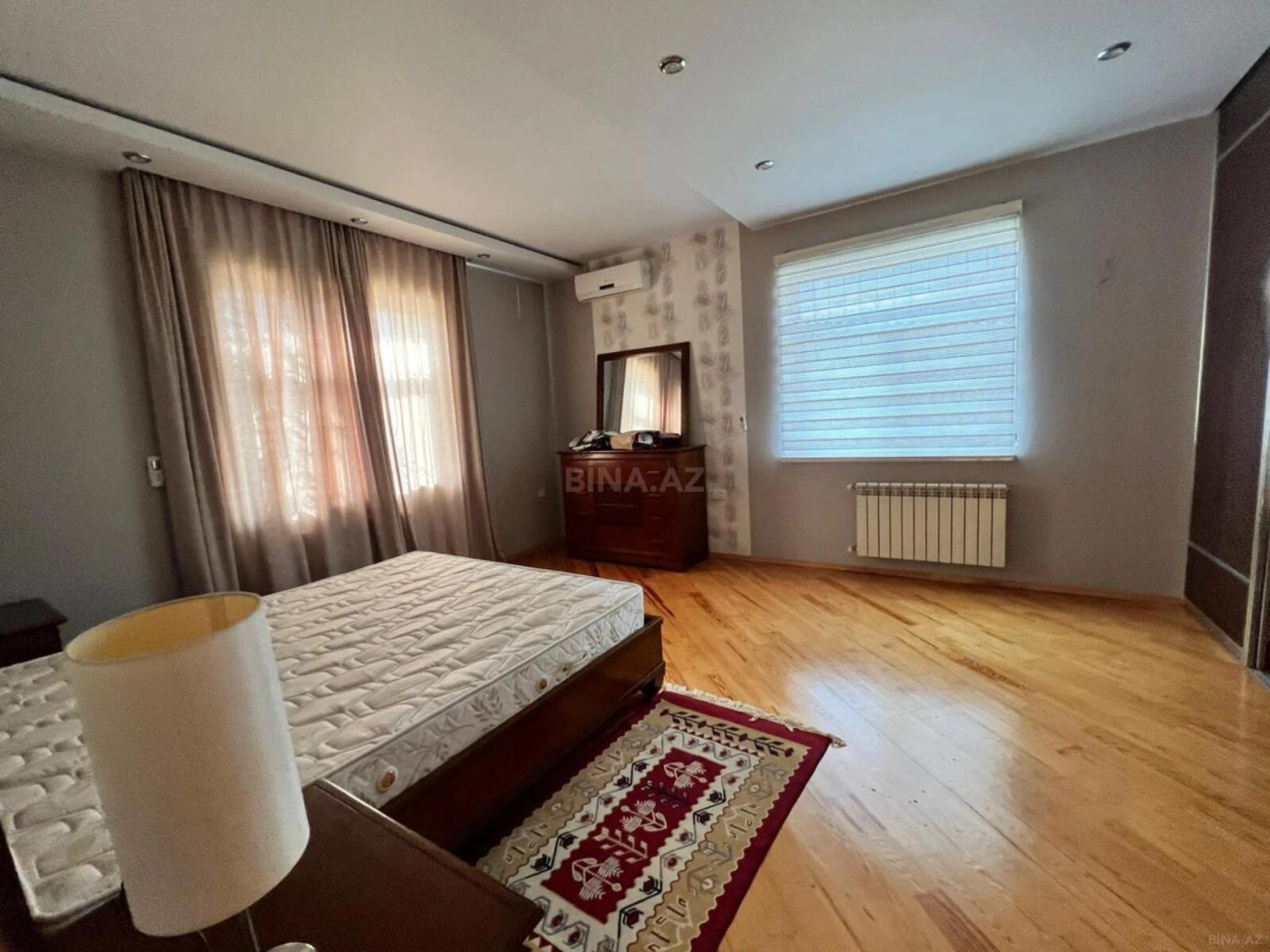Satılır 6 otaqlı həyət evi 400 m²