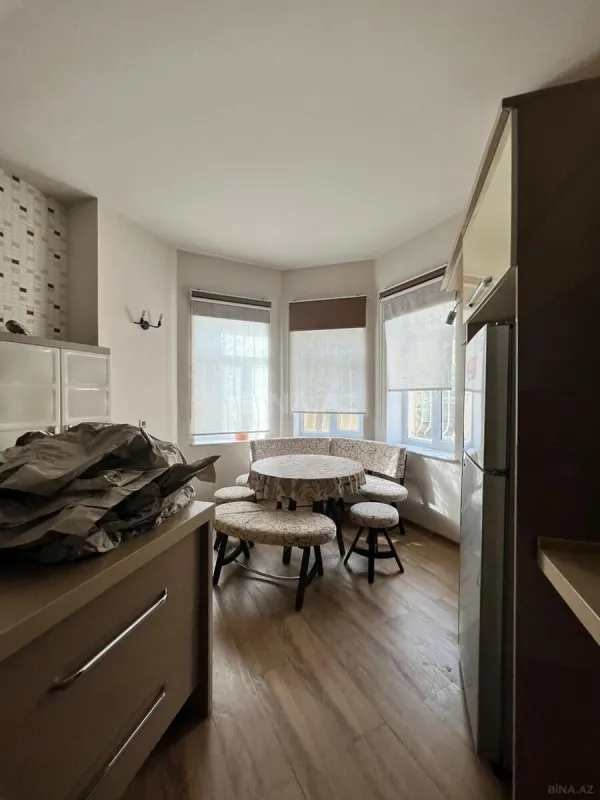 Satılır 6 otaqlı həyət evi 400 m²