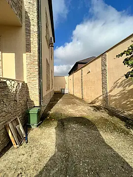 Satılır 6 otaqlı həyət evi 400 m²