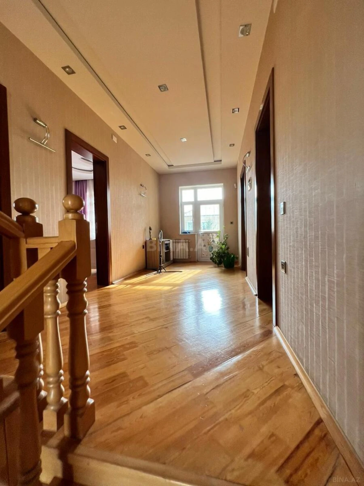 Satılır 6 otaqlı həyət evi 400 m²