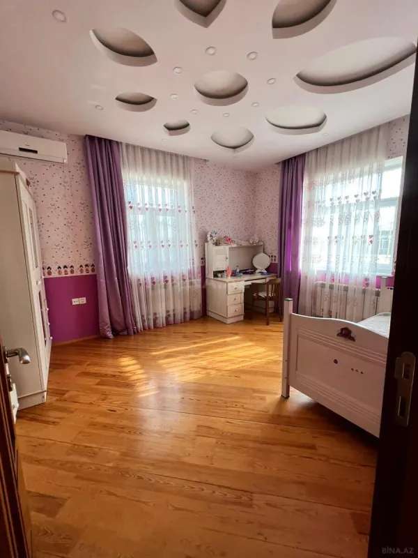 Satılır 6 otaqlı həyət evi 400 m²