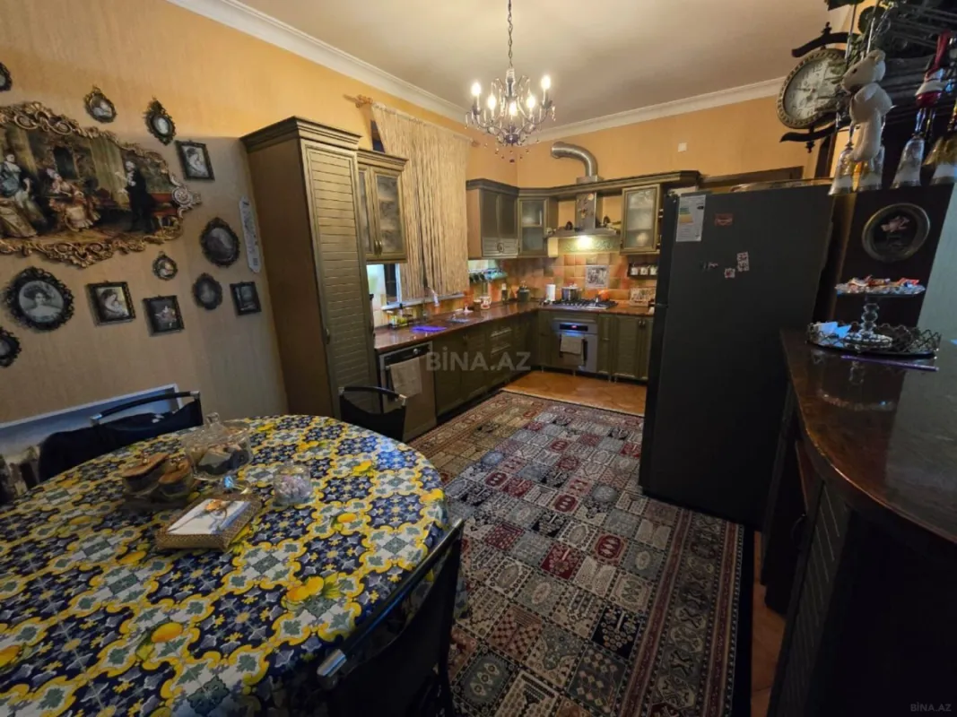 Satılır 6 otaqlı həyət evi 600 m²