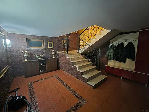 Satılır 6 otaqlı həyət evi 600 m²