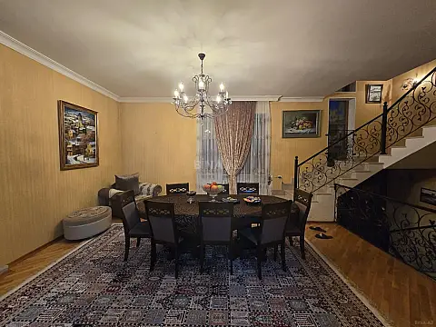 Satılır 6 otaqlı həyət evi 600 m²