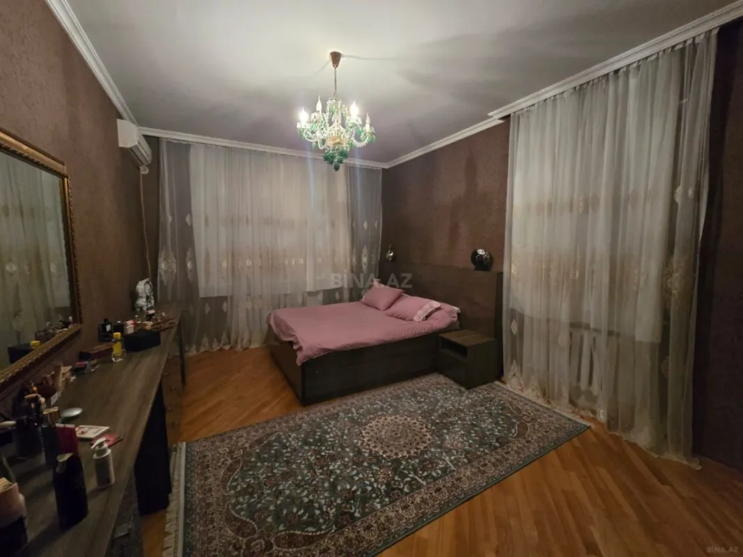 Satılır 6 otaqlı həyət evi 600 m²