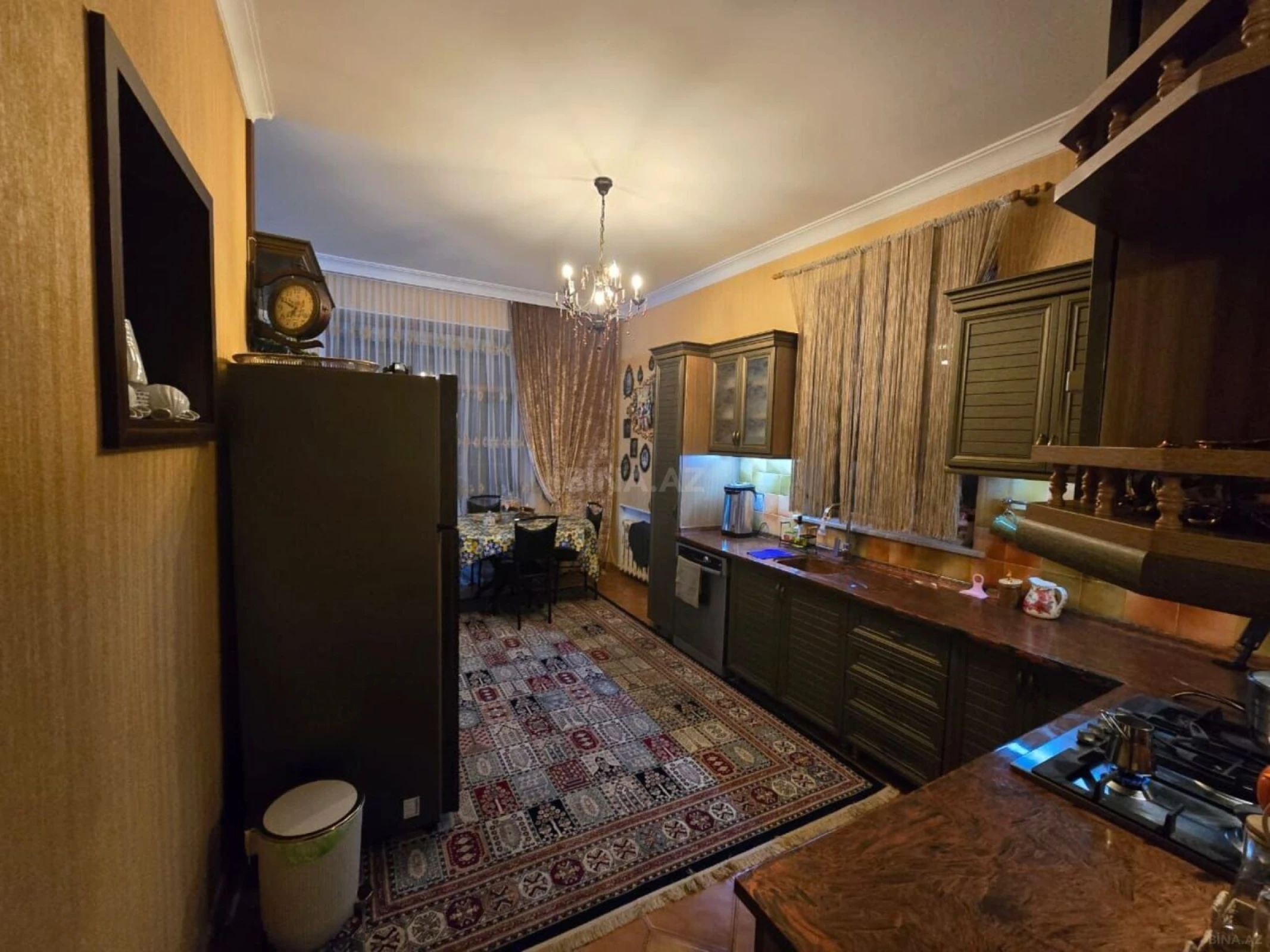 Satılır 6 otaqlı həyət evi 600 m²