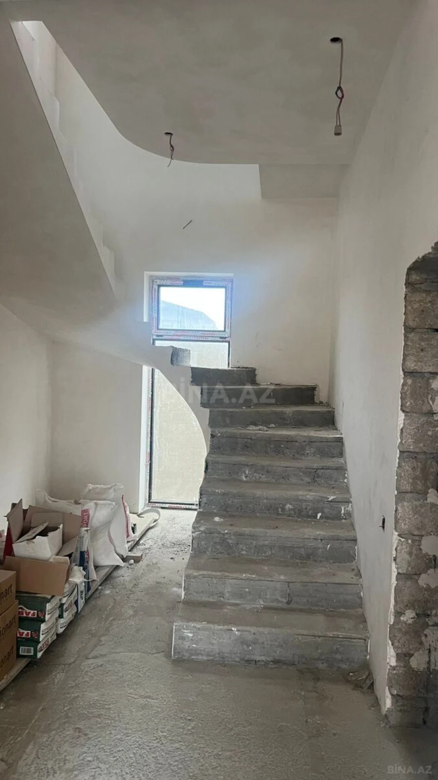 Satılır 6 otaqlı həyət evi 366 m²