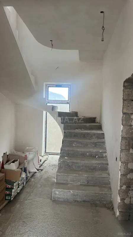 Satılır 6 otaqlı həyət evi 366 m²
