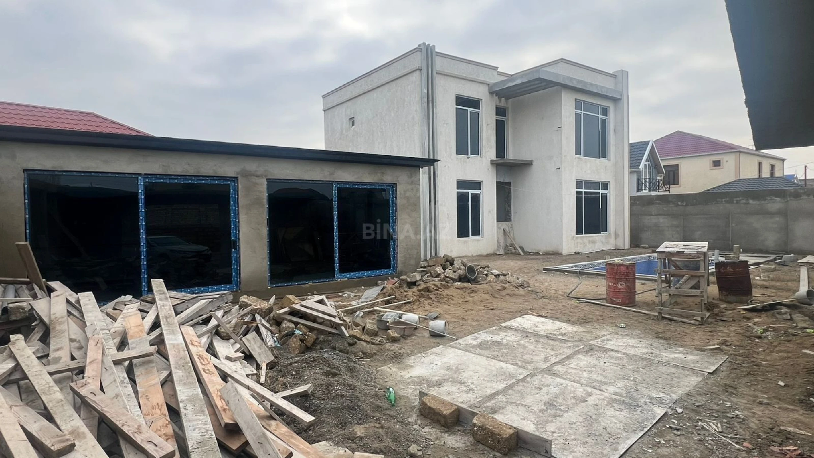 Satılır 6 otaqlı həyət evi 366 m²