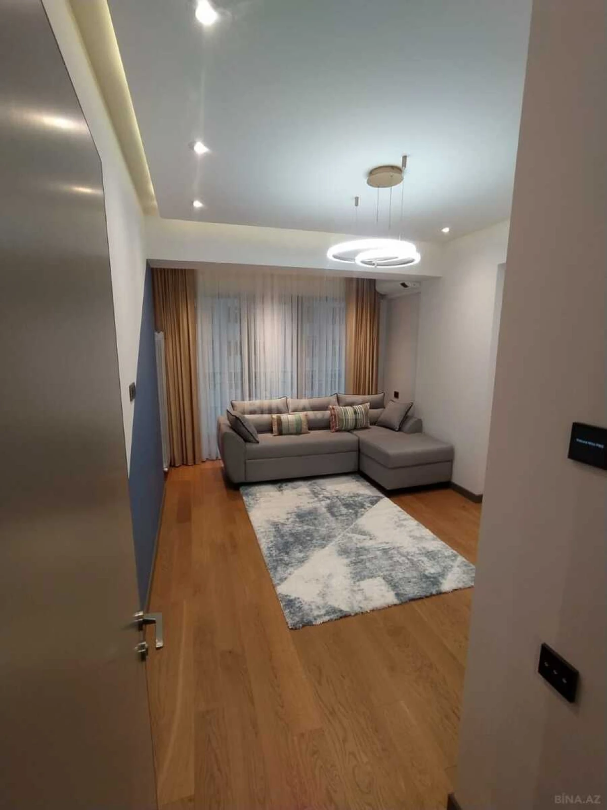 Kirayə verilir 3 otaqlı mənzil 130 m²