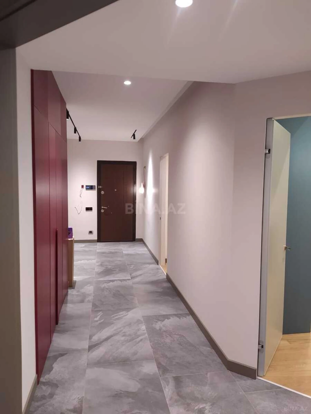 Kirayə verilir 3 otaqlı mənzil 130 m²