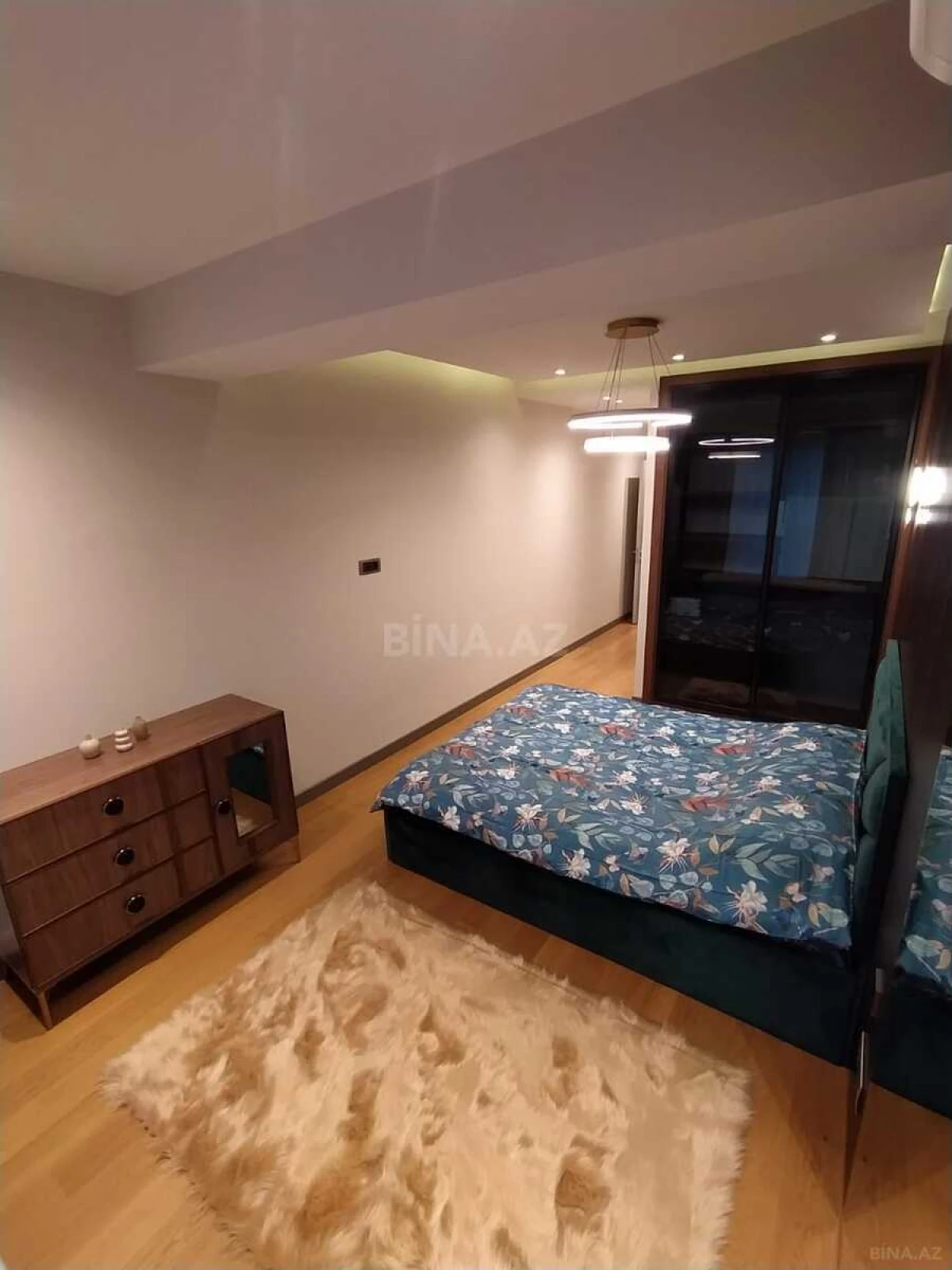 Kirayə verilir 3 otaqlı mənzil 130 m²