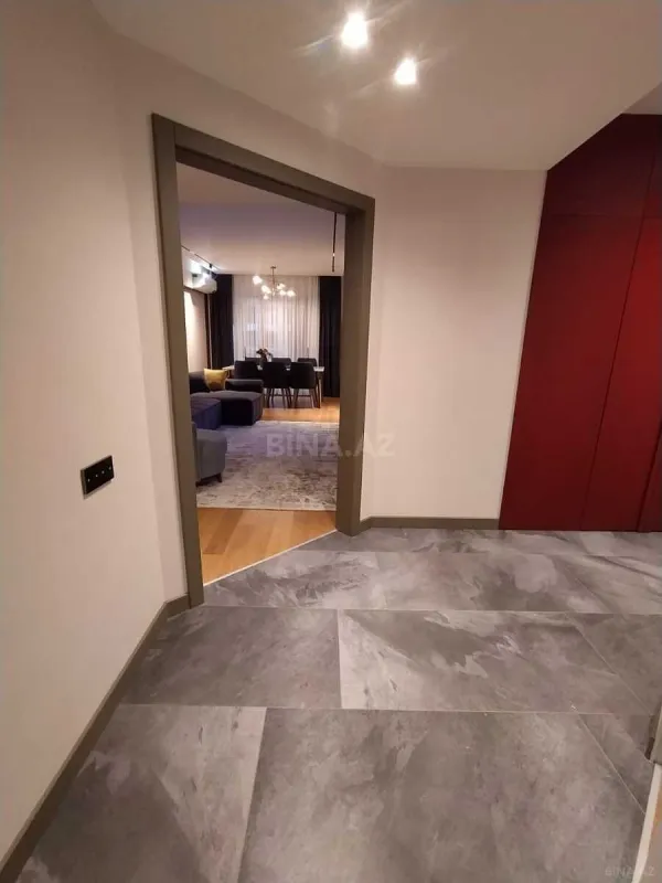 Kirayə verilir 3 otaqlı mənzil 130 m²