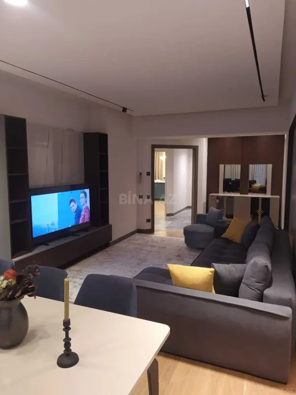 Kirayə verilir 3 otaqlı mənzil 130 m²