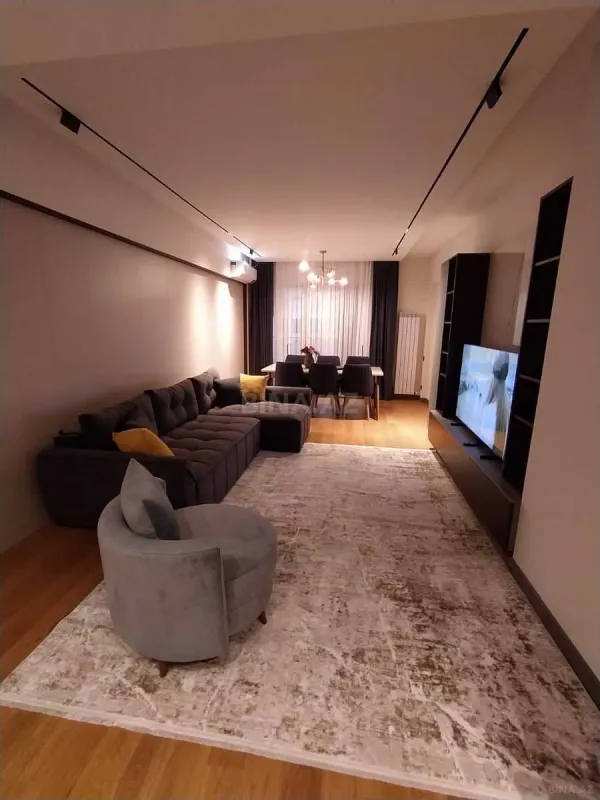 Kirayə verilir 3 otaqlı mənzil 130 m²
