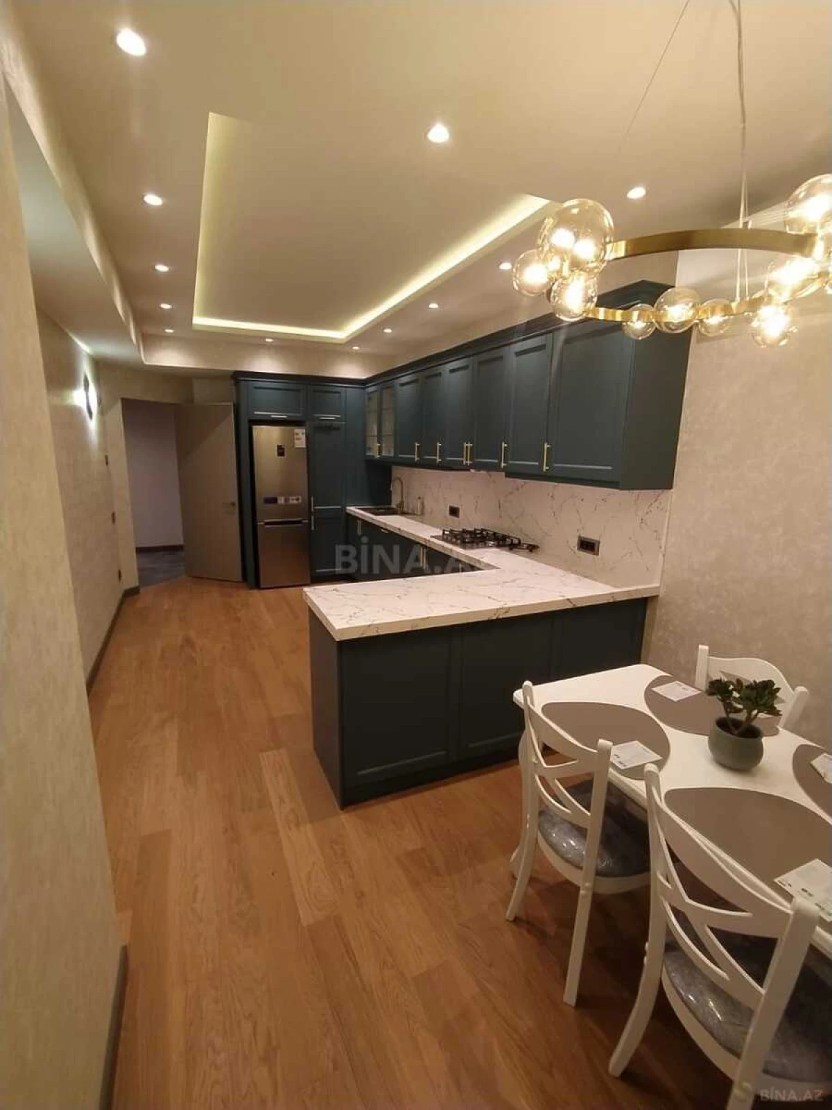 Kirayə verilir 3 otaqlı mənzil 130 m²
