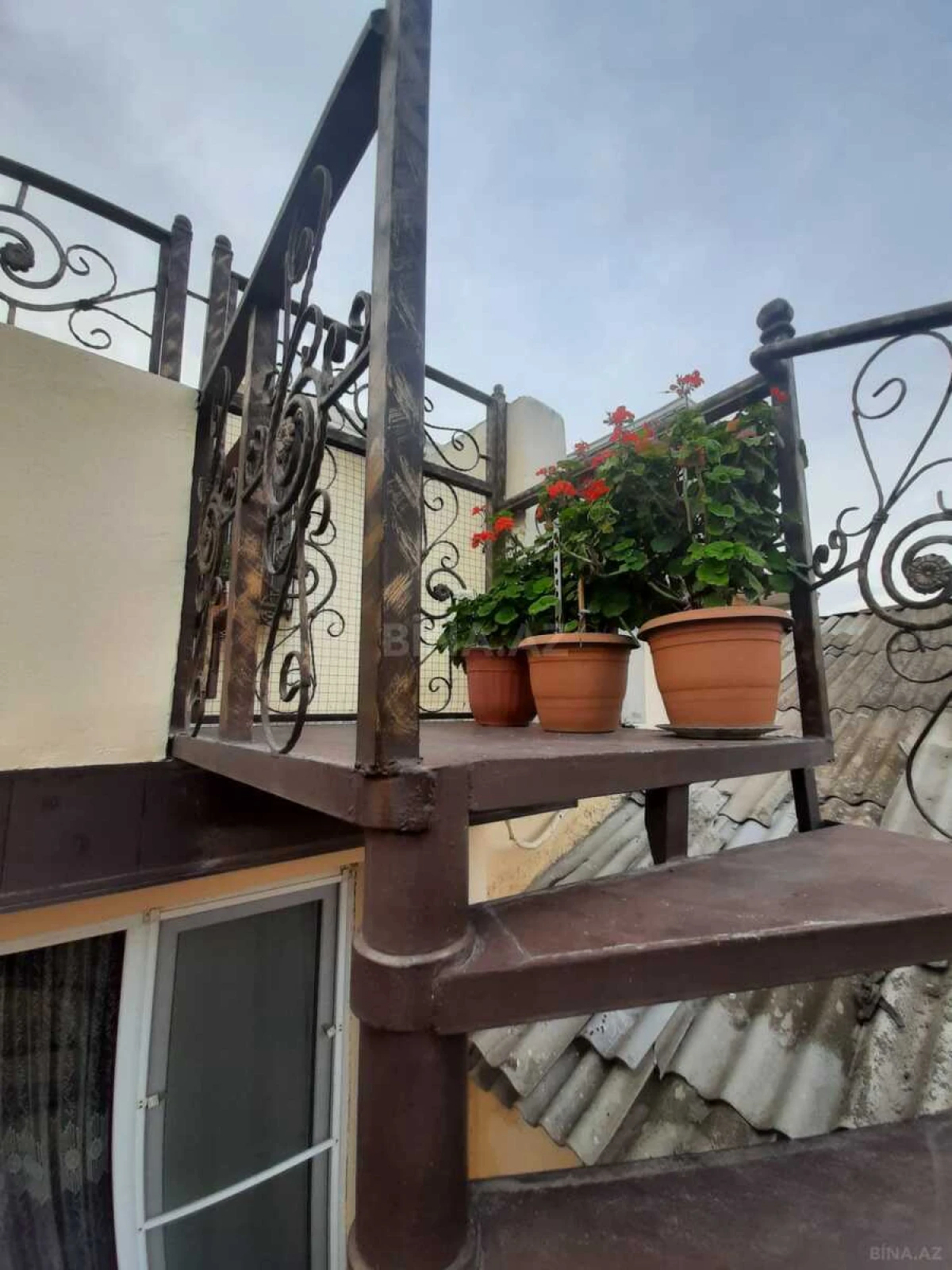 Satılır 4 otaqlı həyət evi 220 m²