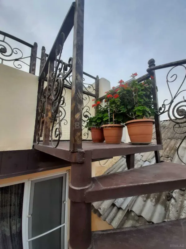 Satılır 4 otaqlı həyət evi 220 m²