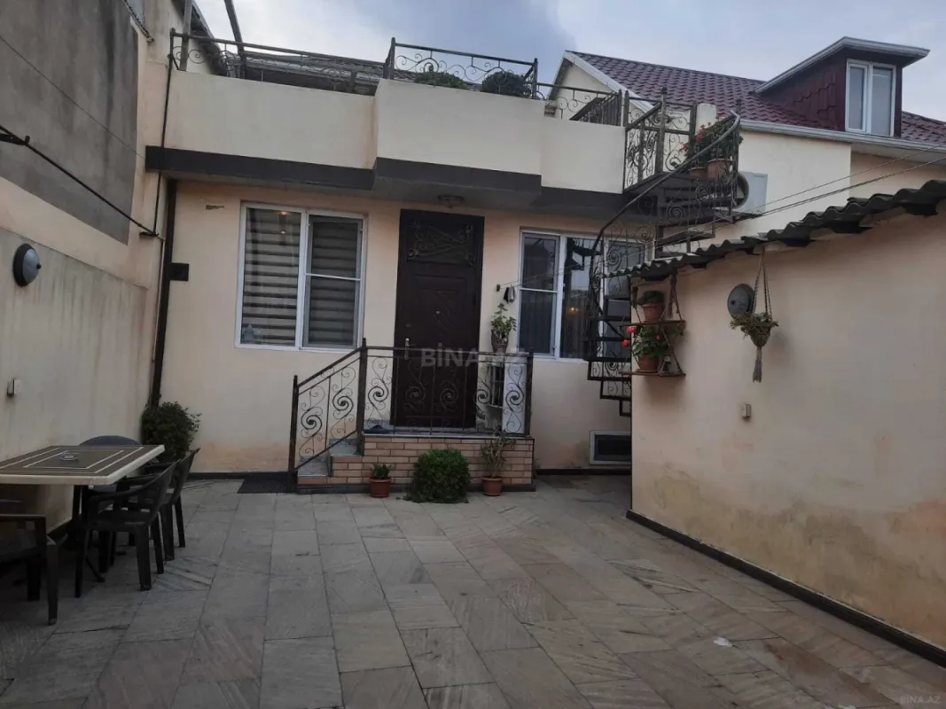 Satılır 4 otaqlı həyət evi 220 m²