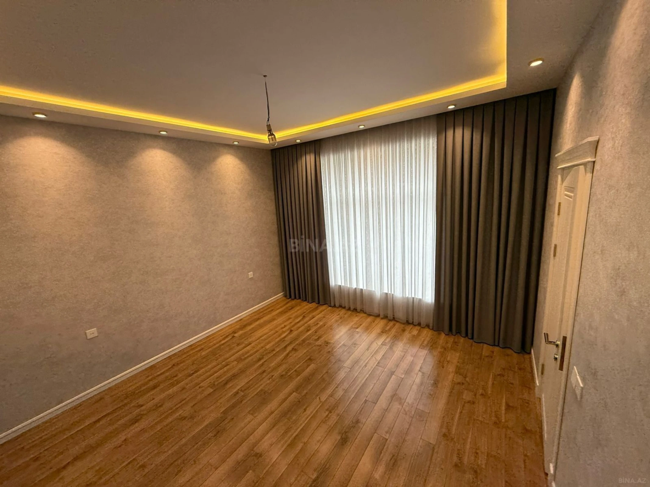 Satılır 7 otaqlı həyət evi 440 m²