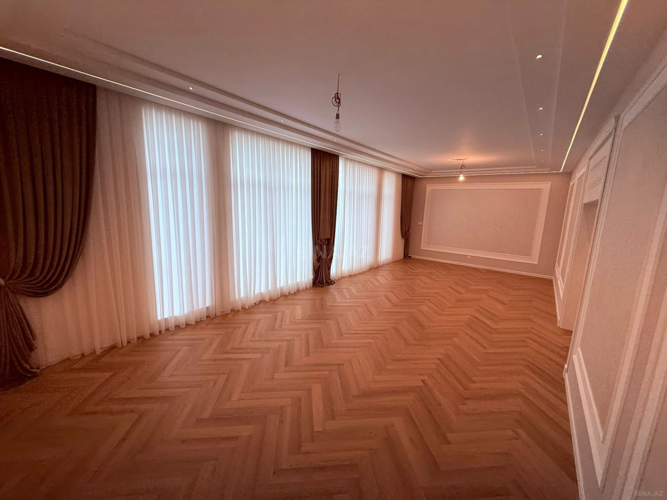 Satılır 7 otaqlı həyət evi 440 m²