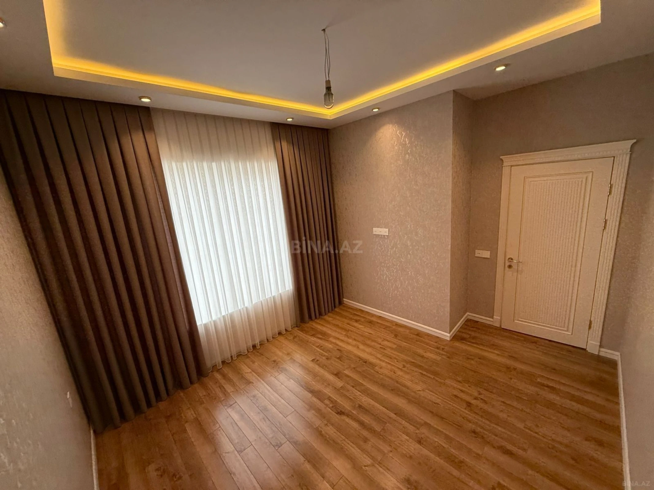 Satılır 7 otaqlı həyət evi 440 m²