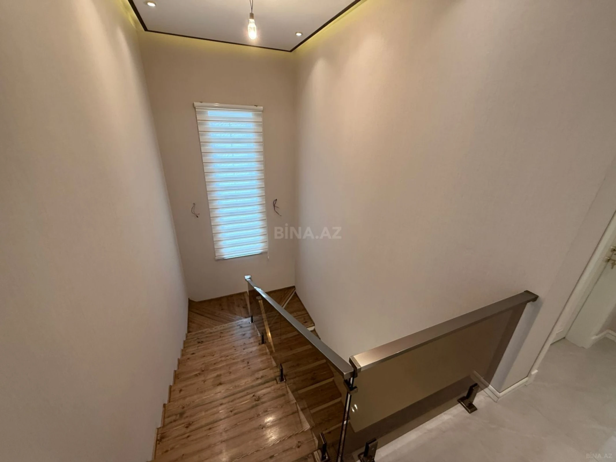 Satılır 7 otaqlı həyət evi 440 m²