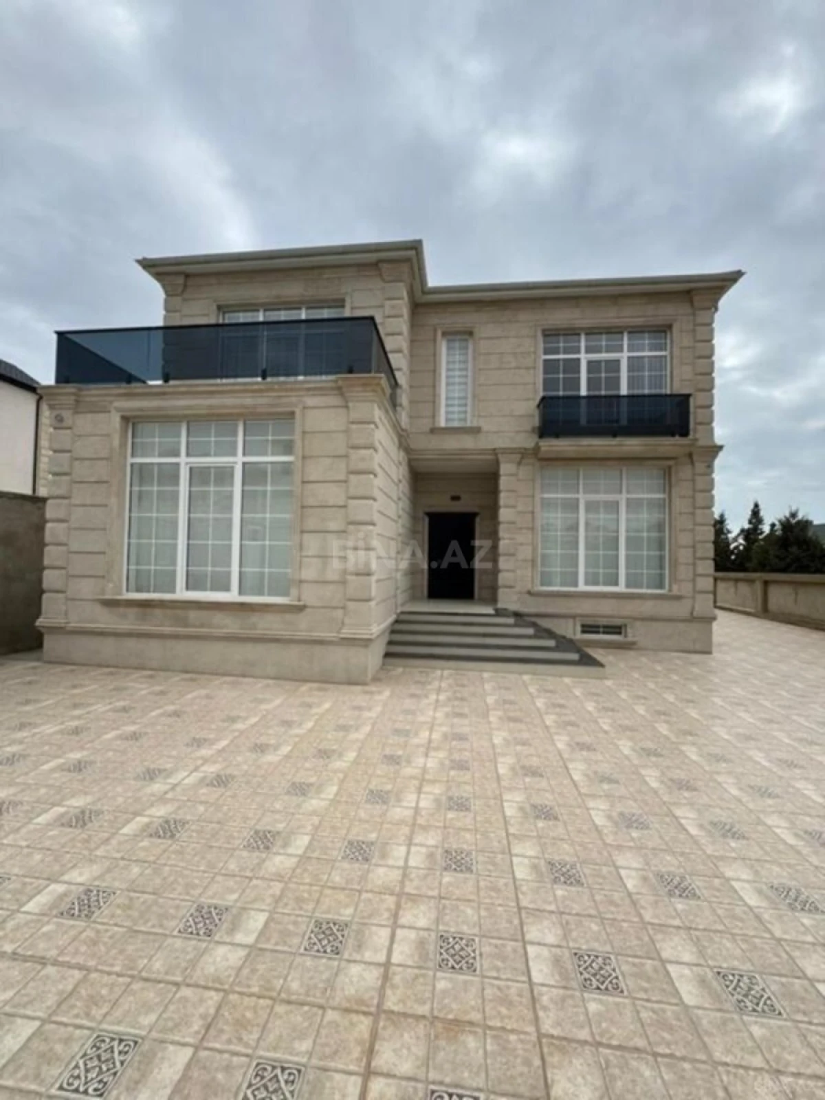 Satılır 7 otaqlı həyət evi 440 m²