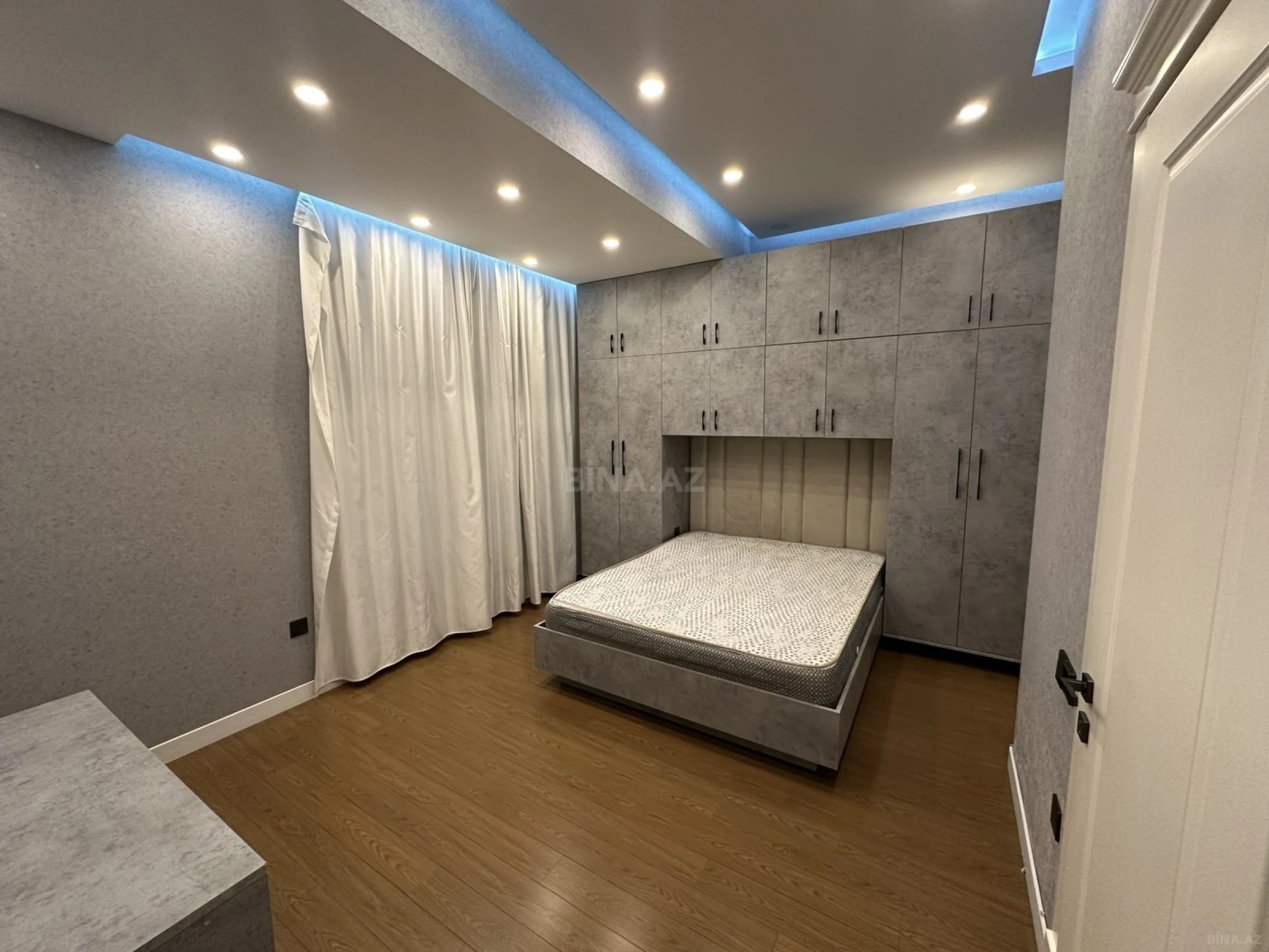 Kirayə verilir 3 otaqlı mənzil 116 m²