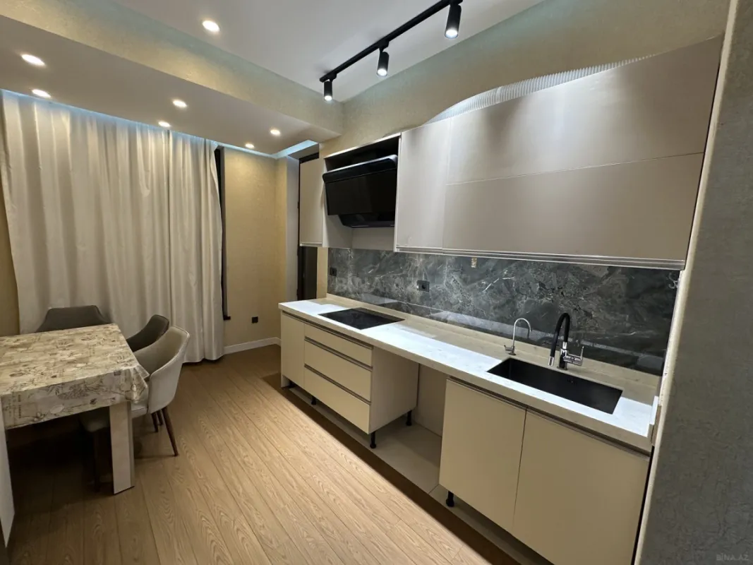 Kirayə verilir 3 otaqlı mənzil 116 m²