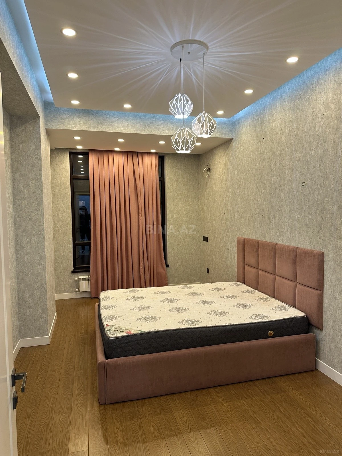 Kirayə verilir 3 otaqlı mənzil 116 m²