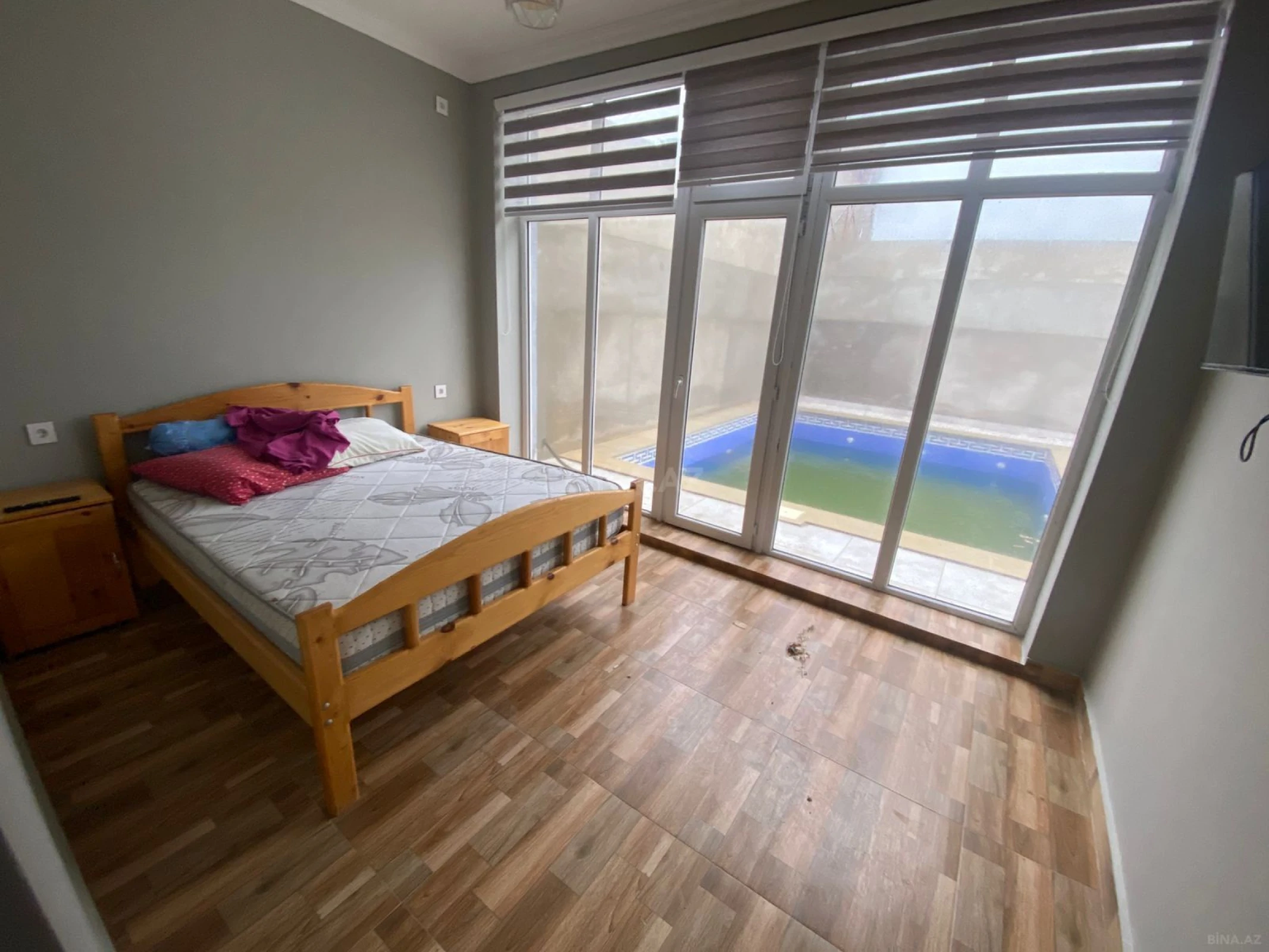 Satılır 8 otaqlı həyət evi 300 m²