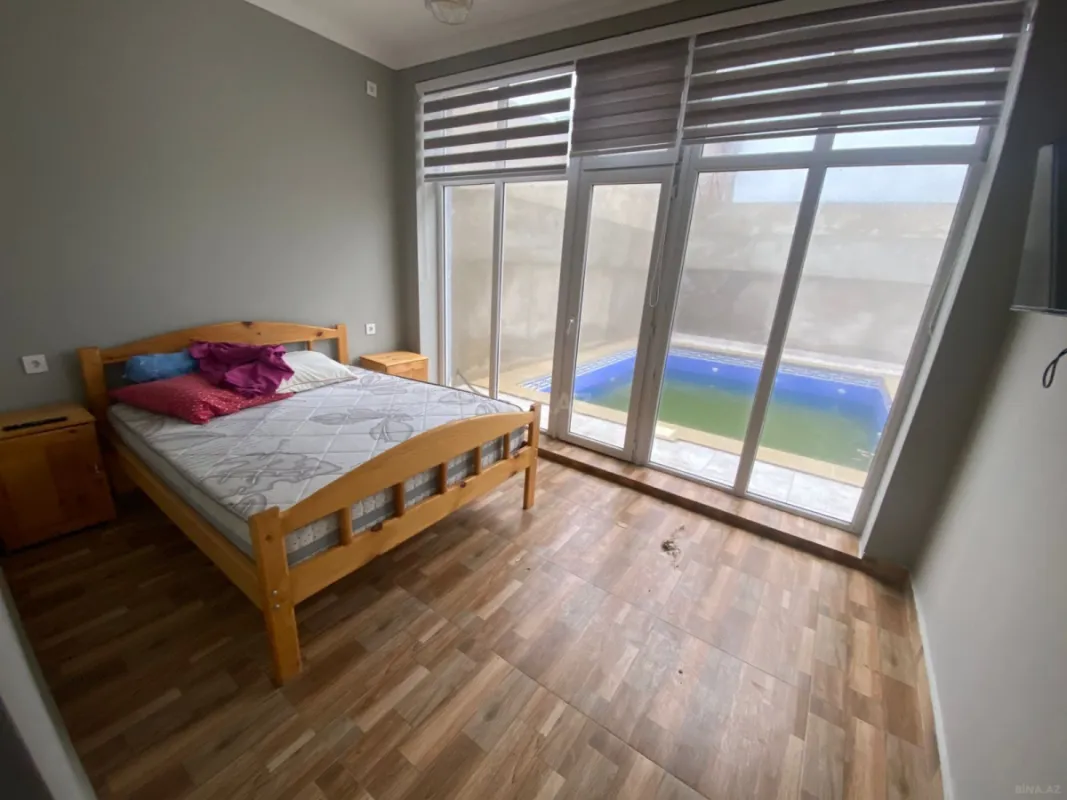 Satılır 8 otaqlı həyət evi 300 m²