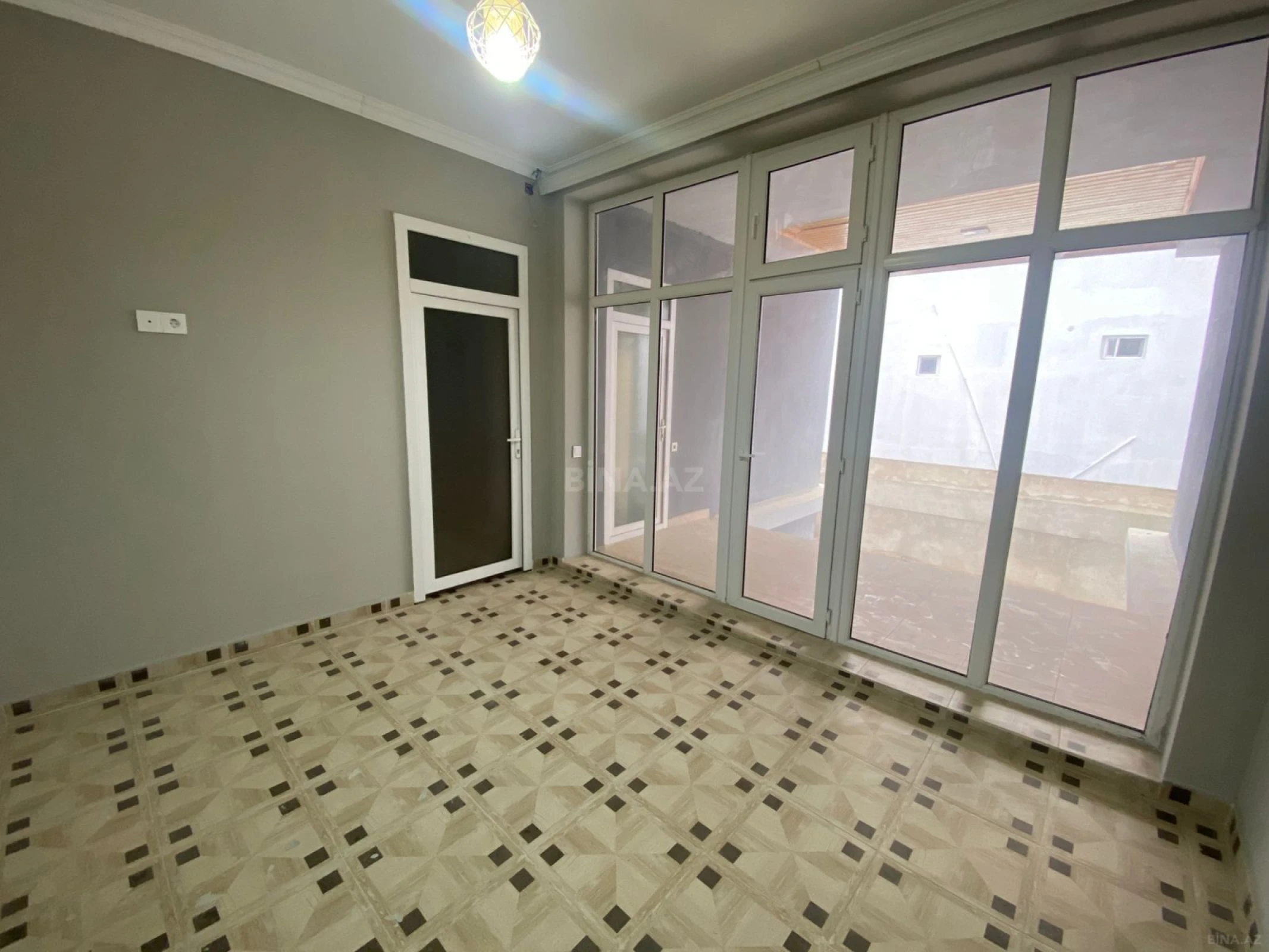 Satılır 8 otaqlı həyət evi 300 m²