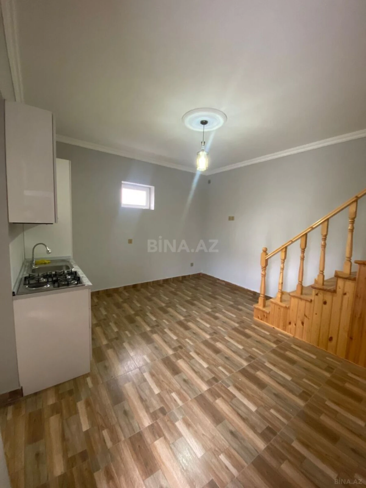 Satılır 8 otaqlı həyət evi 300 m²
