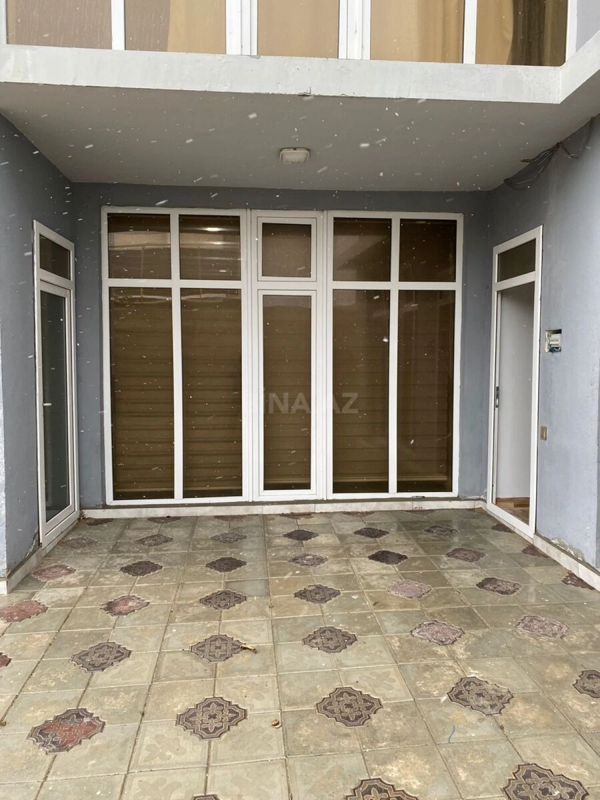 Satılır 8 otaqlı həyət evi 300 m²