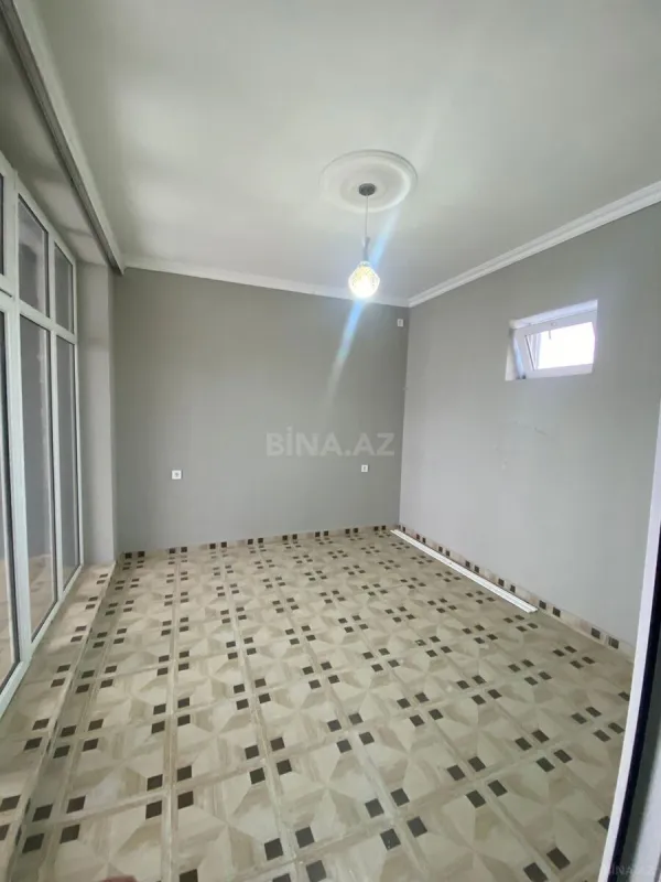 Satılır 8 otaqlı həyət evi 300 m²