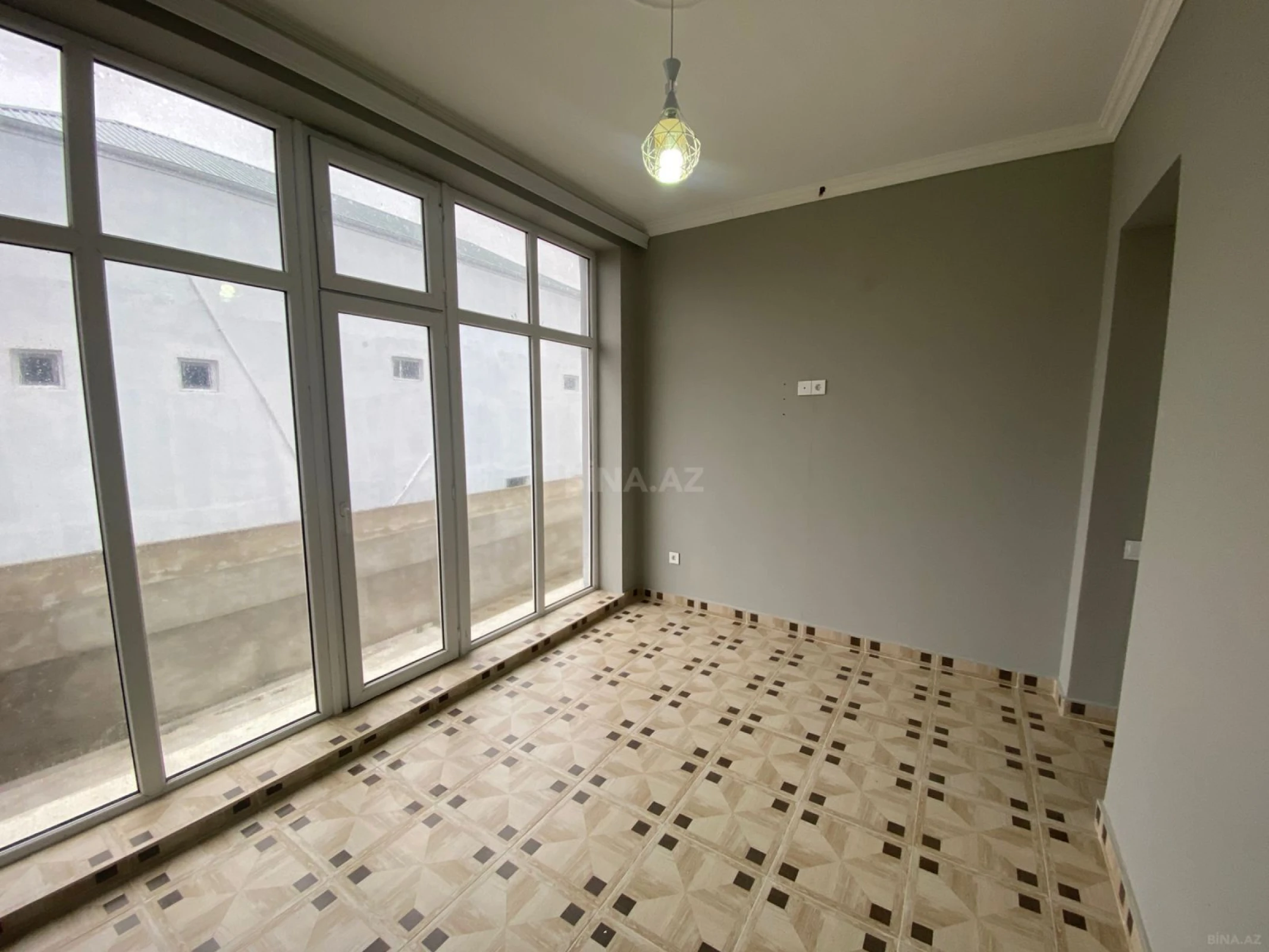 Satılır 8 otaqlı həyət evi 300 m²