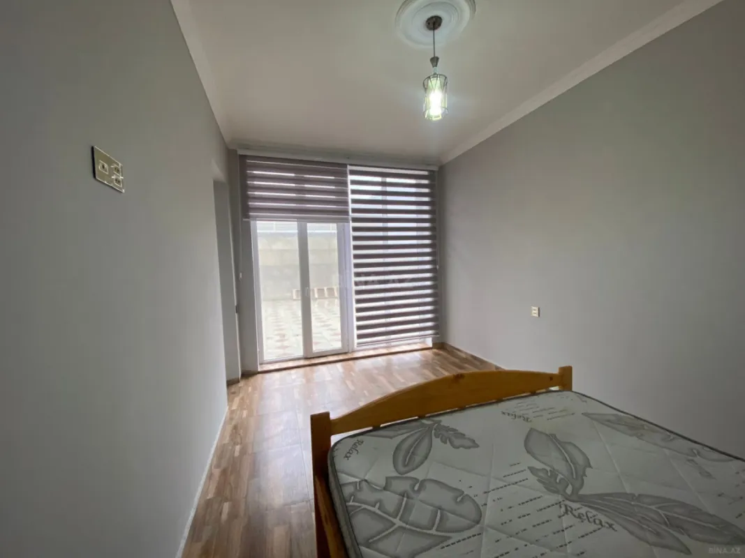 Satılır 8 otaqlı həyət evi 300 m²