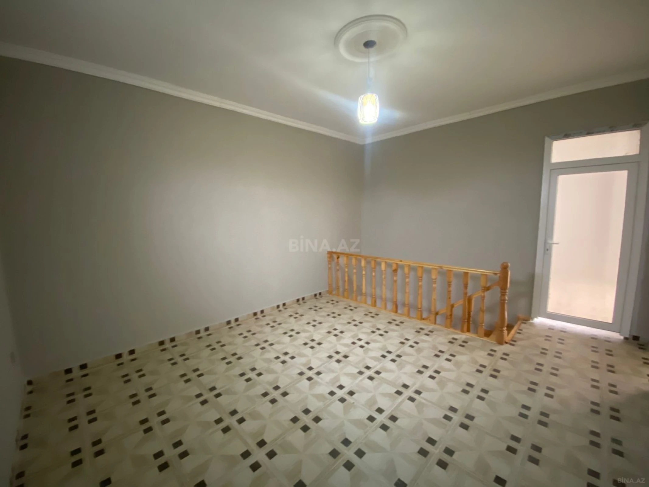 Satılır 8 otaqlı həyət evi 300 m²