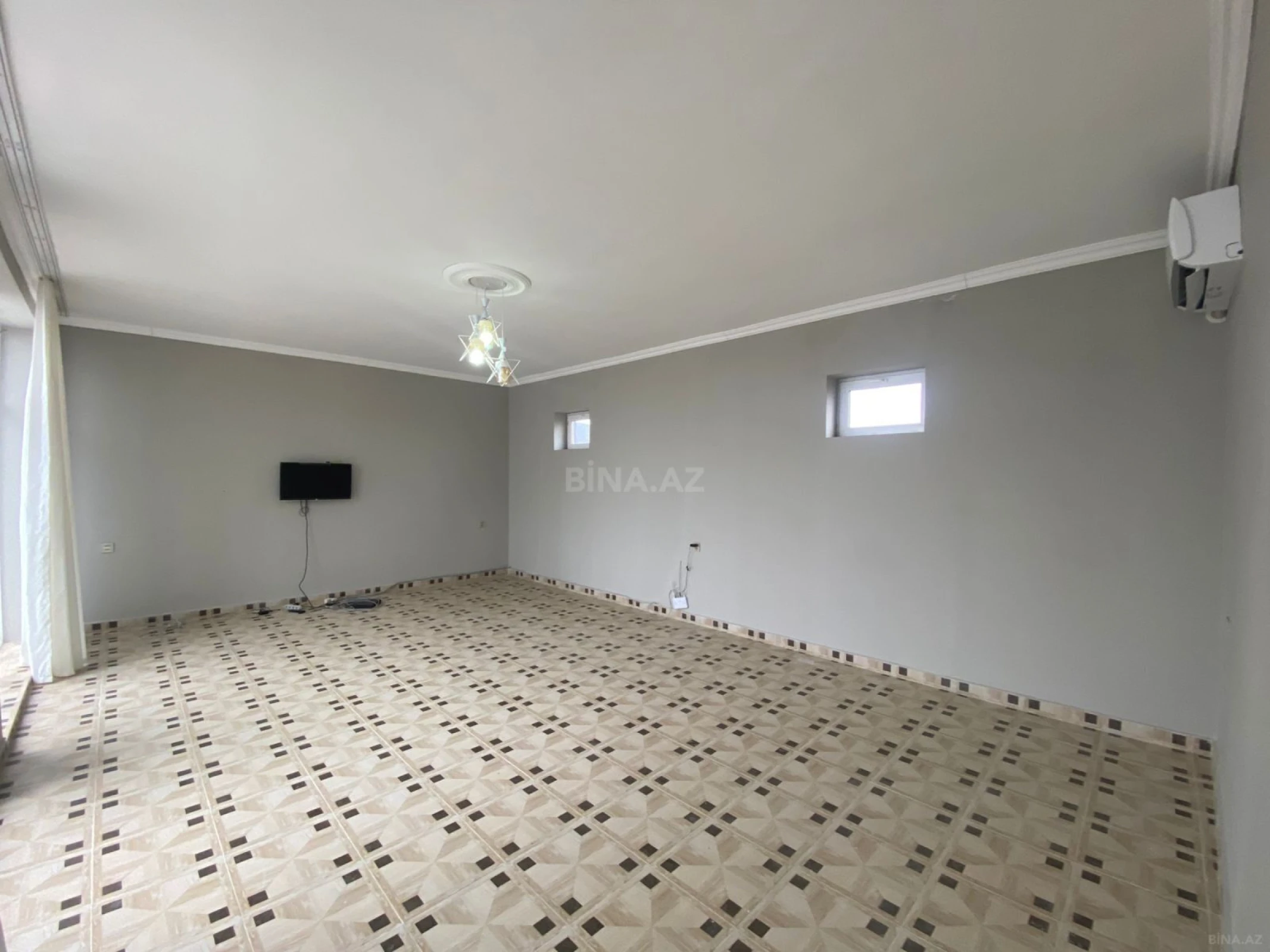 Satılır 8 otaqlı həyət evi 300 m²
