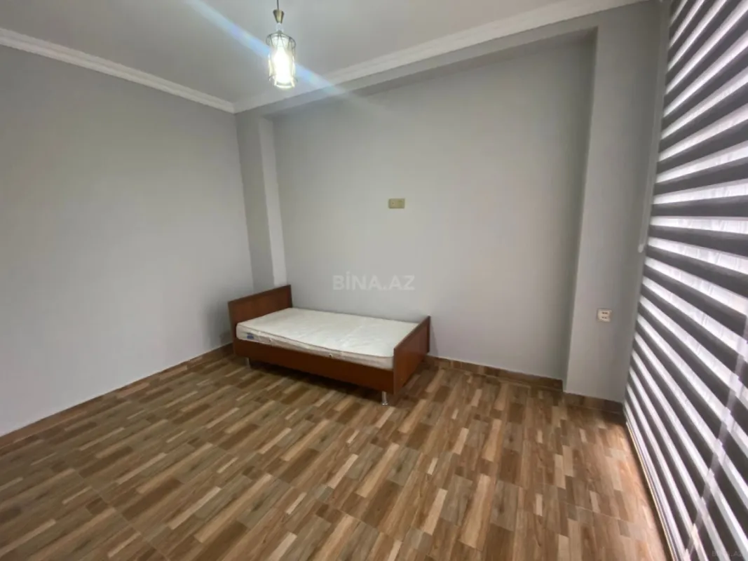 Satılır 8 otaqlı həyət evi 300 m²