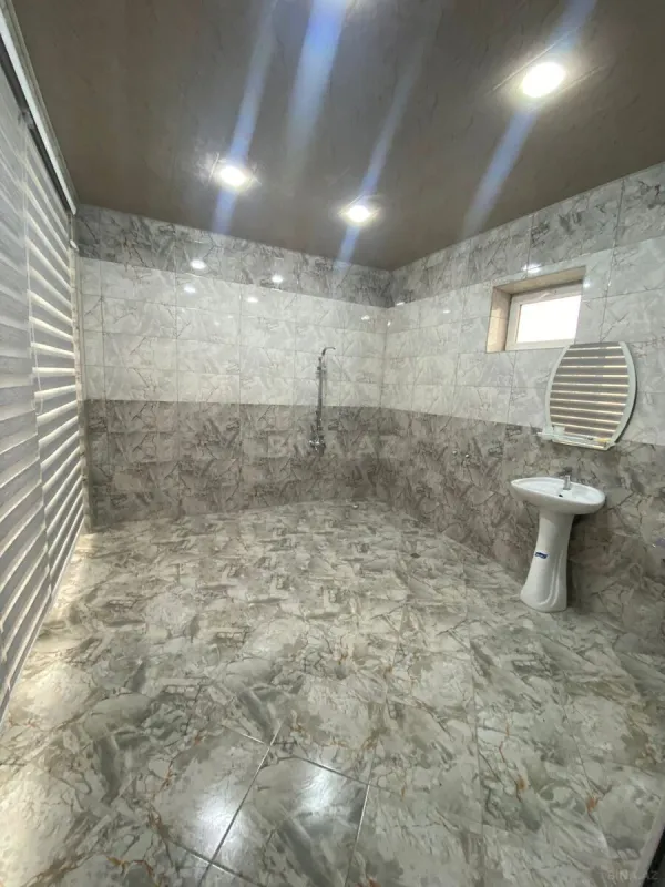 Satılır 8 otaqlı həyət evi 300 m²