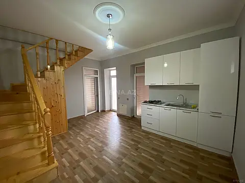 Satılır 8 otaqlı həyət evi 300 m²