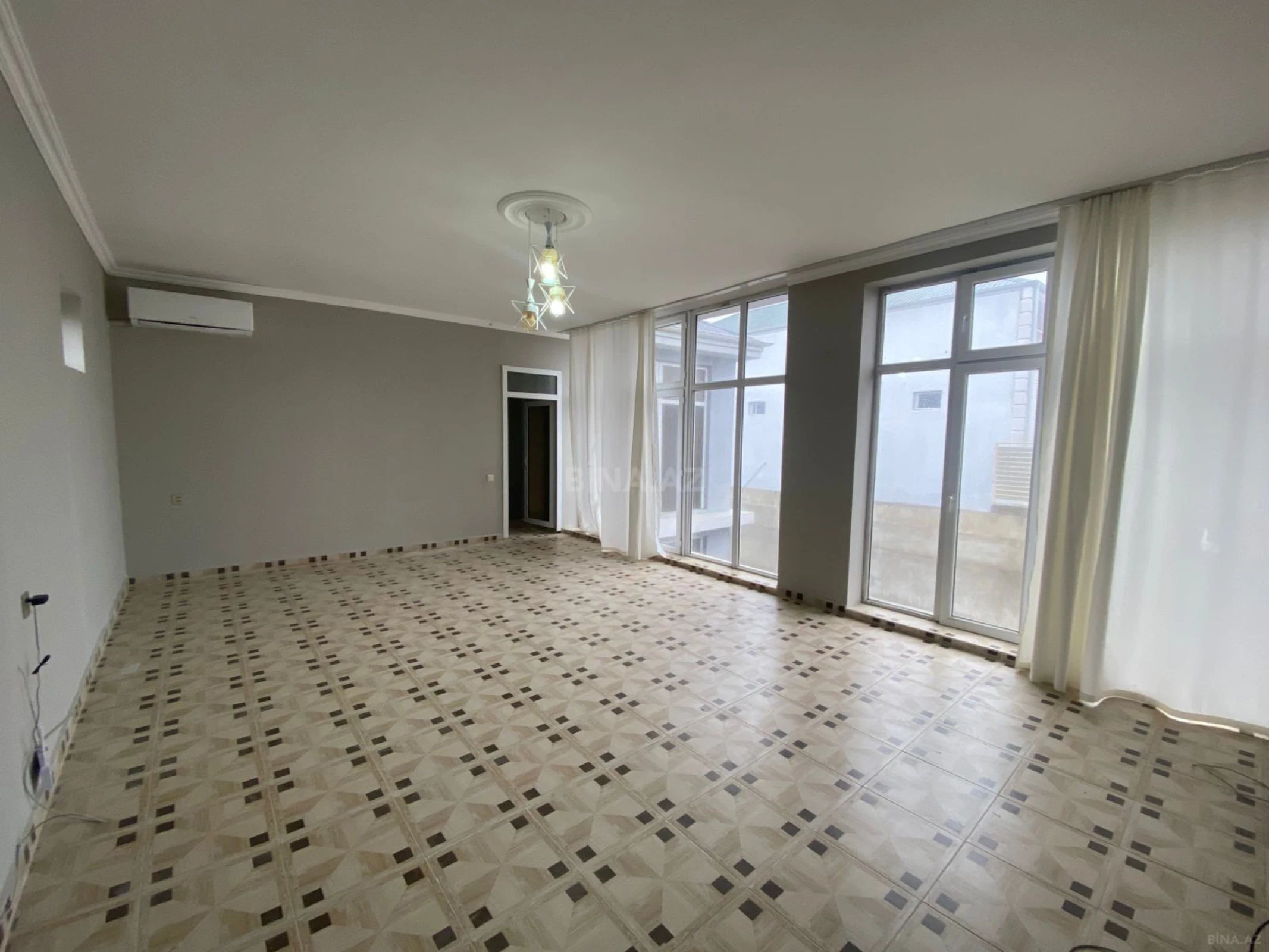 Satılır 8 otaqlı həyət evi 300 m²